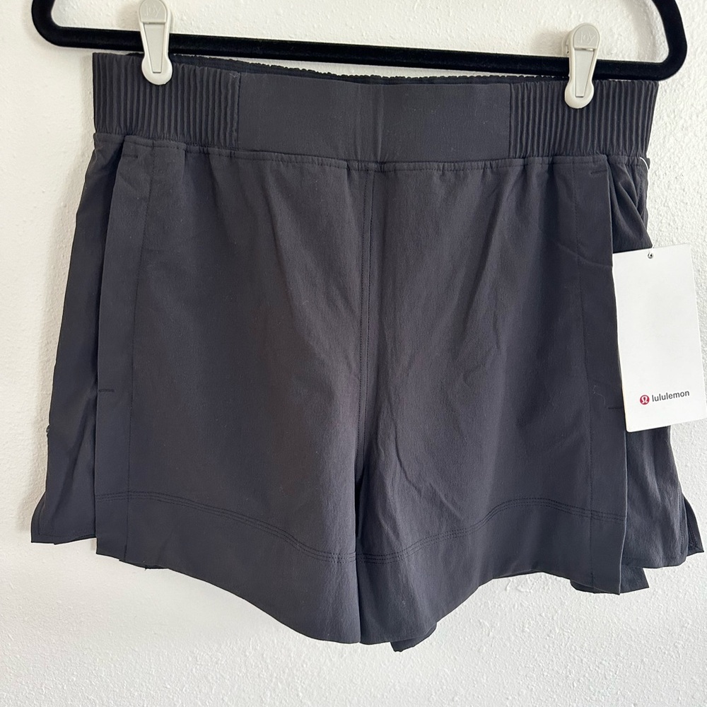 NWT Lululemon black stretch woven relaxed fit 4 inch short